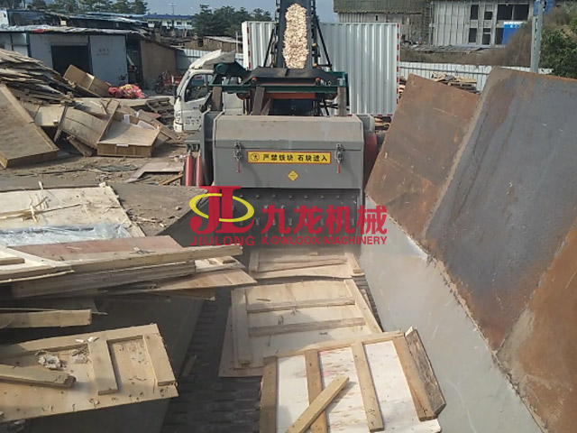 綜（zōng）合破碎機現場