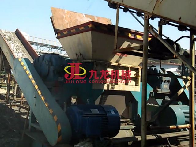 中原（yuán）黃金噸包袋撕碎機客戶現場（chǎng）