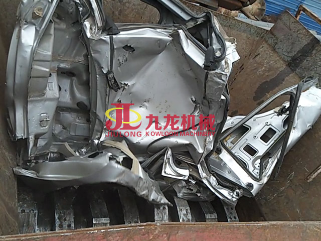 廢（fèi）舊汽車粉碎機