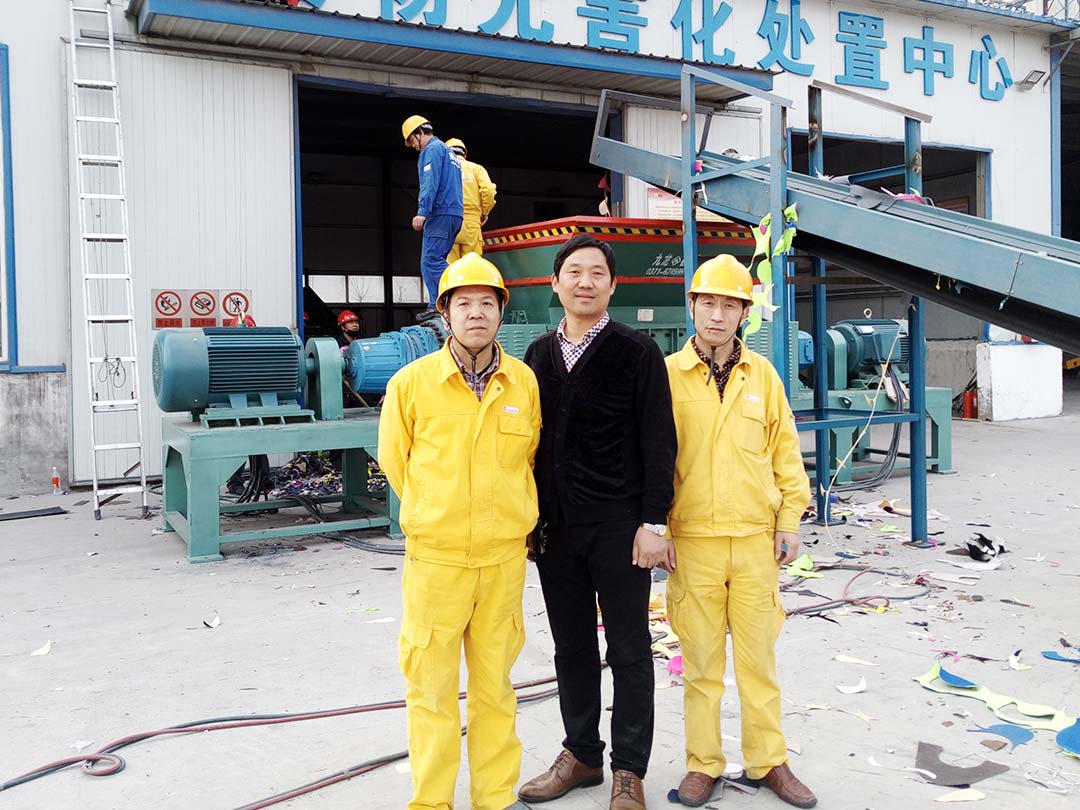 廢舊布料撕（sī）碎機